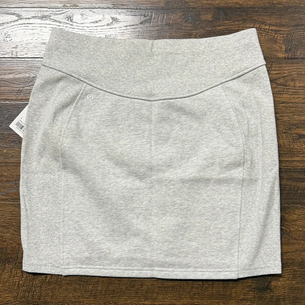 Lululemon Scuba HR Gray Mini Skirt size large - Picture 3 of 5